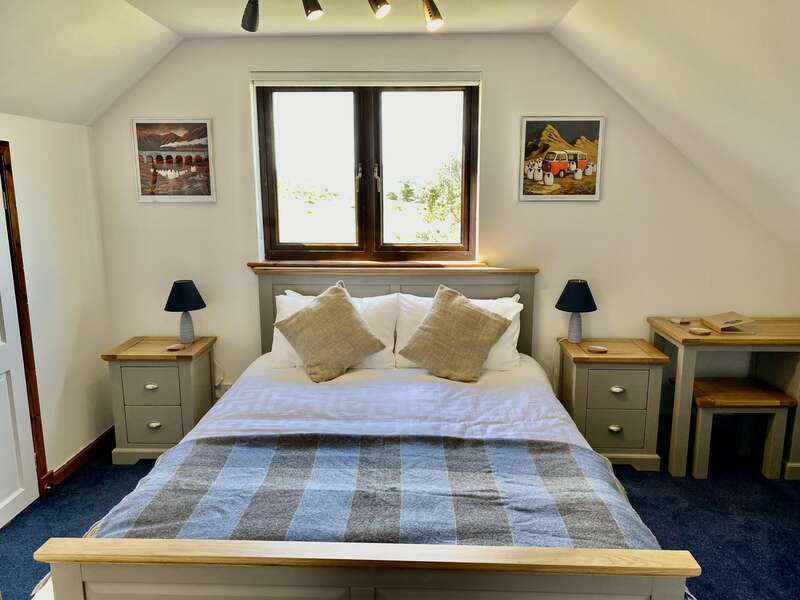 Superior King size Room En-suite with shower (Inc. Breakfast) - First Floor with Garden View